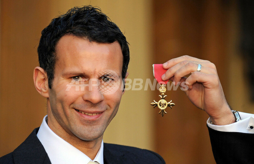 ライアン ギグス 大英帝国勲章を授与される 写真4枚 国際ニュース Afpbb News