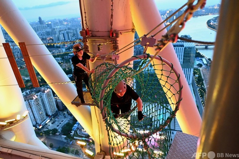 高所恐怖症の人には地獄？ 中国で最も高いテレビ塔、併設施設が大人気