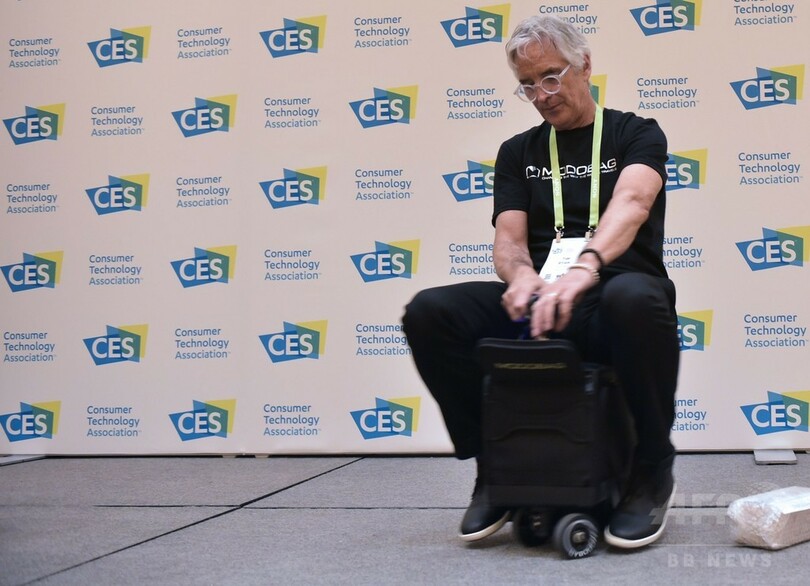 スーツケースも自走する時代？ 乗れるタイプも CES