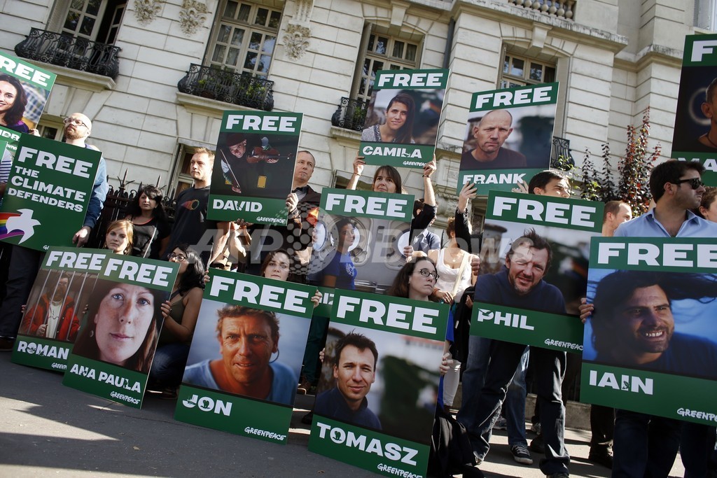 グリーンピースの活動家らがデータセンターのエネルギー使用を巡りアップルのアイルランドオフィスで抗議