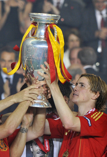 ビジャの陰から抜け出したフェルナンド・トーレス 写真28枚 国際