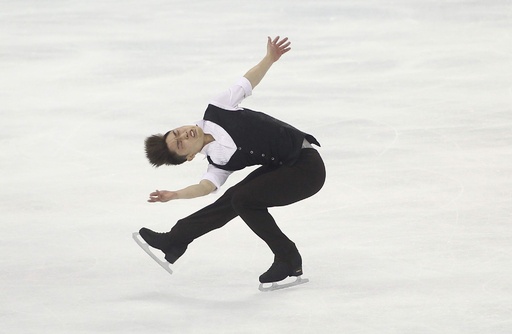 コフトゥン優勝も羽生と閻涵の衝突事故が影を落とす、中国杯 写真28枚 国際ニュース：AFPBB News