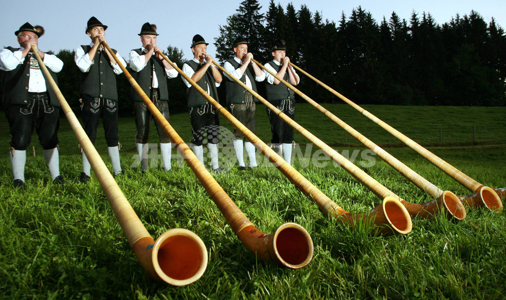 ドイツで250人のアルペンホルンの演奏 写真11枚 国際ニュース:AFPBB News