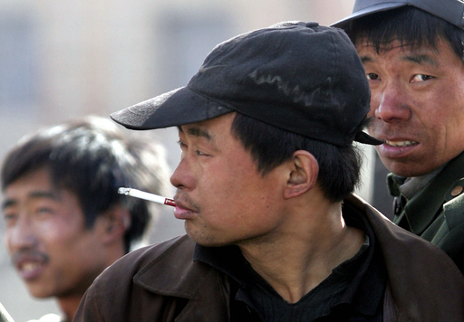 社交に欠かせないタバコの存在 - 中国 写真2枚 国際ニュース：AFPBB News