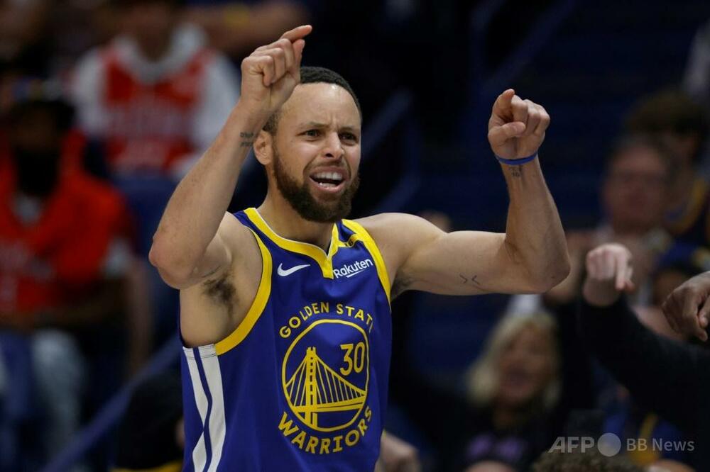 カリー52得点で勝利に貢献、ヨキッチ最多61点もナゲッツ黒星 写真2枚