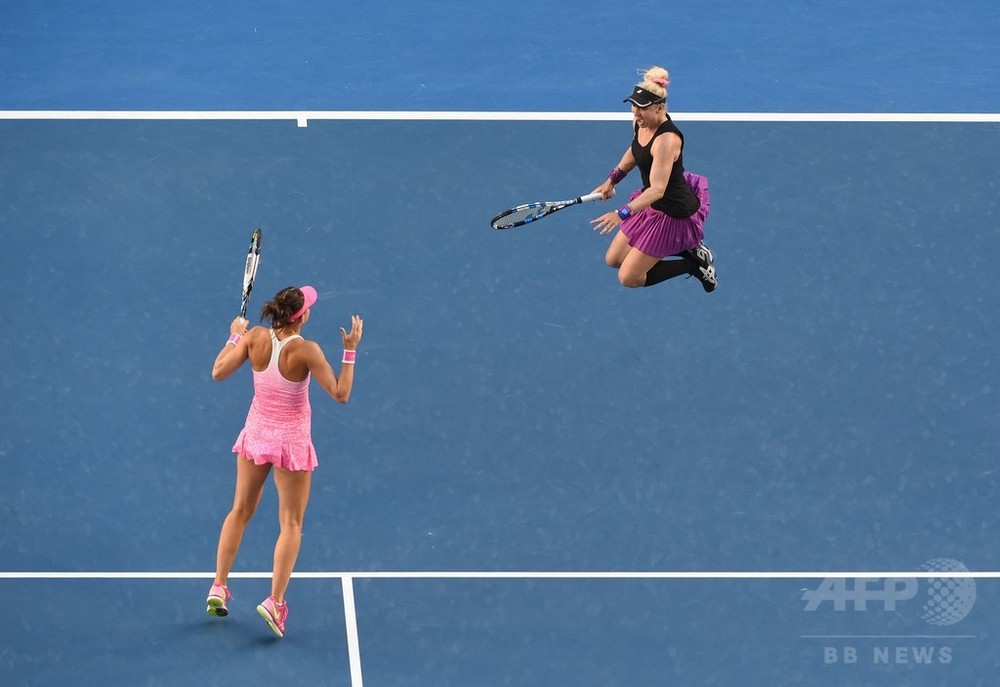 マテック・サンズ/サファロバ組が女子ダブルス優勝、全豪オープン 写真10枚 国際ニュース:AFPBB News