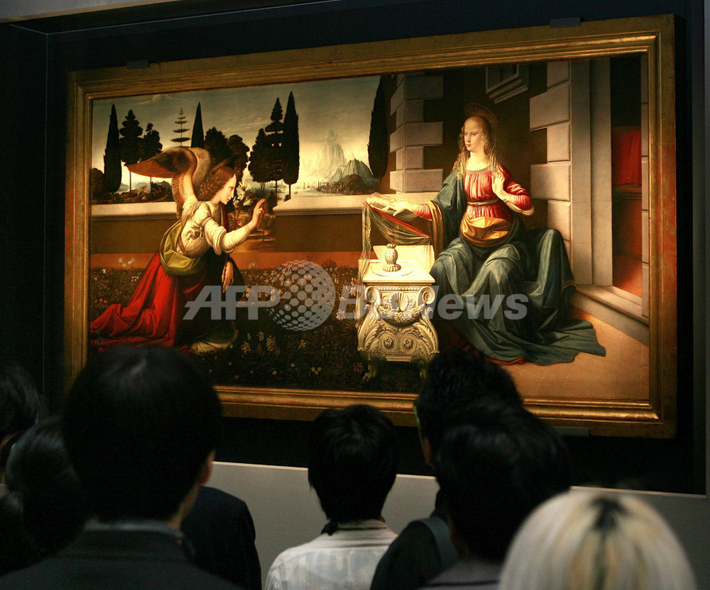 特別展開催を前日に控え、ダ・ヴィンチの「受胎告知」内覧が行われる