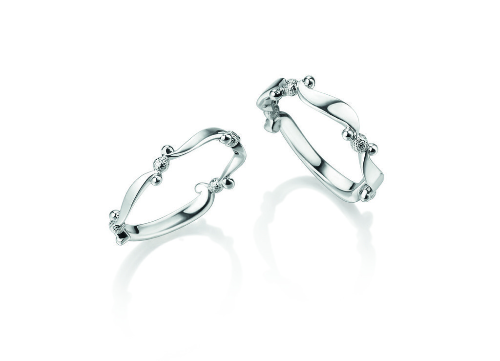 薬指に寄り添う優美なライン、「グッチ」日本限定ブライダルリング