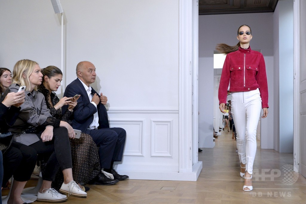 「クレージュ」17年春夏