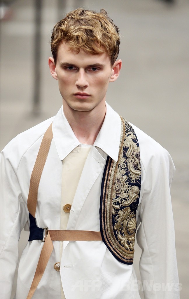 ルーズなシルエットを小物使いでアレンジ、「ドリス ヴァン ノッテン」15年春夏メンズ