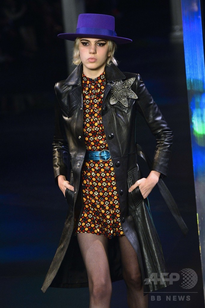 ロックテイストにポップな柄を織り交ぜて、「サンローラン」15年春夏