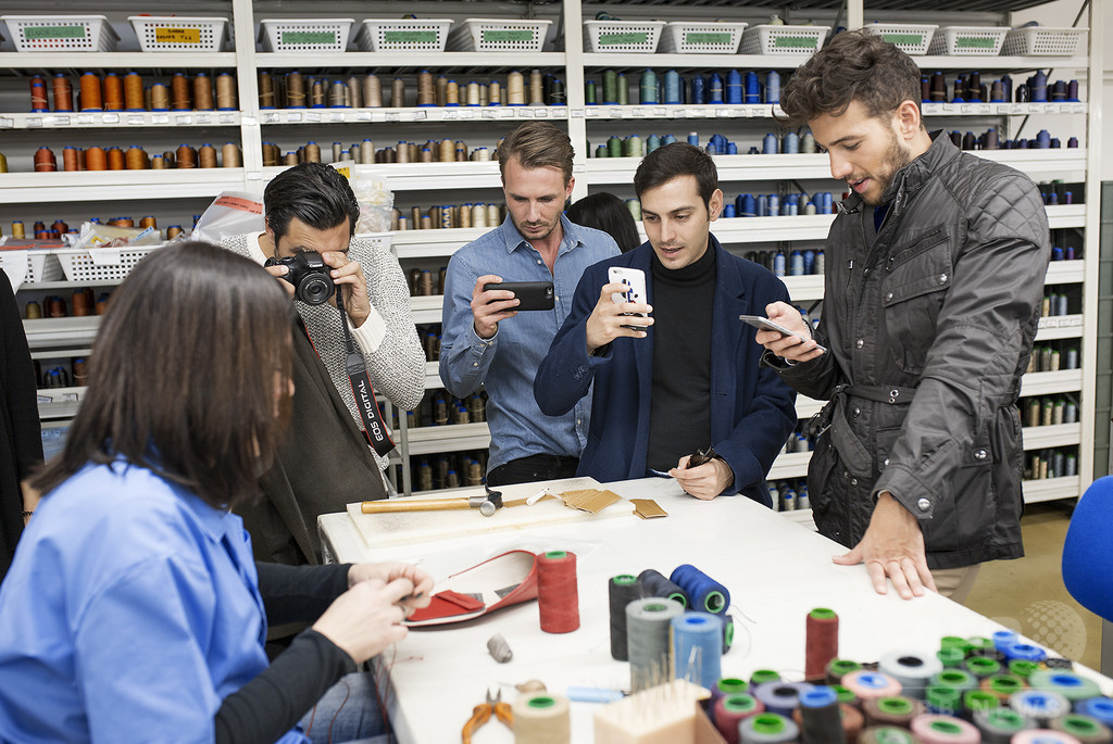 「トッズ」インフルエンサー4人が本社ツアーに参加