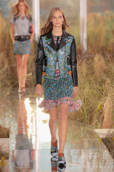 「コーチ」16年春夏コレクション