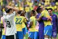 日本、W杯16強ならず 王国ブラジルに逆転負け サッカーW杯北中米大会・決勝トーナメント1回戦、ブラジル対日本。勝利を喜ぶブラジルの選手(2026年6月29日撮影)。(c)RONALDO SCHEMIDT / AFP