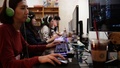 韓国ソウルで、オンラインゲーム「リーグ・オブ・レジェンド」で対戦する女性たち（2018年4月13日作成）。(c)Yelim Lee / AFPTV / AFP