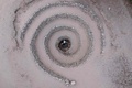 ペルー南部の砂漠地帯にあるナスカ時代の送水路の一部（2023年5月17日撮影）。(c)Ernesto BENAVIDES / AFP