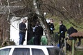 フランス・サボワで、マイリース・ド・アロジョさんの行方不明事件に関連する捜査を行う憲兵ら（2018年2月14日撮影）。(c)AFP PHOTO / PHILIPPE DESMAZE