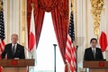 東京・元赤坂の迎賓館で会談後、共同記者会見を行うジョー・バイデン米大統領（左）と岸田文雄首相（2022年5月23日撮影）。 (c)SAUL LOEB / AFP