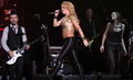 コロンビア出身の歌手シャキーラ（Shakira）が4月29日、アラブ首長国連邦（UAE）アブダビ（Abu Dhabi）で開催されたコンサートに出演した（4月29日撮影）。(c)AFP/KARIM SAHIB