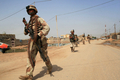 2008年4月12日、イラク南部バスラ（Basra）でパトロール中のイラク軍兵士。(c)AFP/ESSAM AL-SUDANI