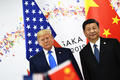大阪での20か国（G20）首脳会議に合わせて会談したドナルド・トランプ米大統領（左）と習近平中国国家主席（2019年6月29日撮影）。(c)Brendan Smialowski / AFP