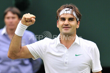 フェデラーがジョコビッチを破り決勝進出、ウィンブルドン選手権 写真