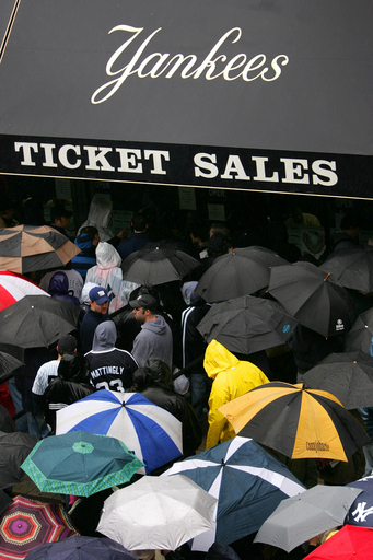 ＜07MLB＞ニューヨーク・ヤンキースvsタンパベイ・デビルレイズの開幕第2戦は雨天中止 - 米国
