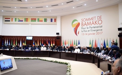 ガンビア危機、現大統領への退任圧力強まる 軍事介入観測も浮上