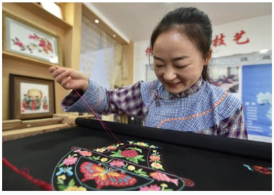 刺繍で女性50万人に職 貴州のミャオ族自治県