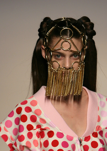 ＜08年春夏パサレラ・シベレス＞Carlos Diez 、新作を発表