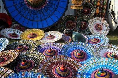 【今日の1枚】色とりどり伝統傘 インドネシア