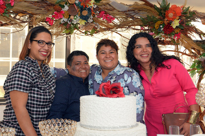 エクアドル初、同性婚カップルが挙式 6月に憲法裁で合憲判断