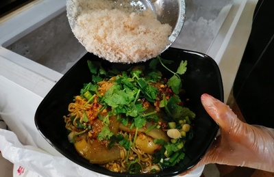 辛いけどひんやり「冷やし麻辣燙」が登場 重慶の大学食堂