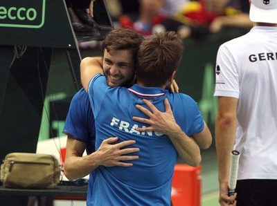 仏が独に連勝、2勝0敗で2日目のダブルスへ デビス杯