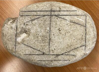 ローマ時代の謎の石、ボードゲームか AIでルール推定