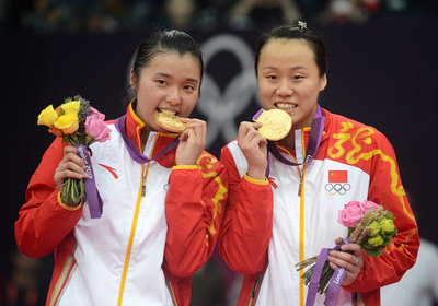 藤井/垣岩組、バドミントン女子ダブルスで銀メダル