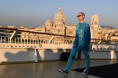 マルセイユで新作発表、「コシェ」19年春夏クルーズ