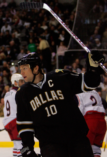 スターズ ブルージャケッツに勝利