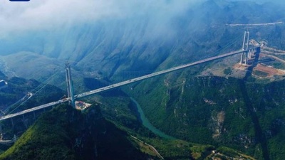 世界一高い橋・花江峡谷大橋で荷重試験を実施 中国貴州省