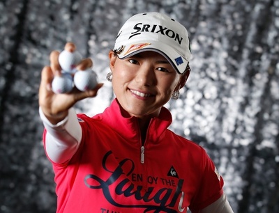 ポートレート撮影に臨む横峯―23日にマイヤーLPGAクラシック開幕