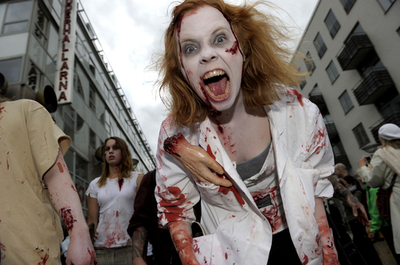 フェースブックで集まったゾンビたち、仲良くピクニック スウェーデン