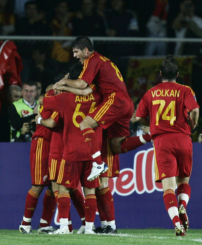 ガラタサライ 2戦合計7-4でグループリーグへ