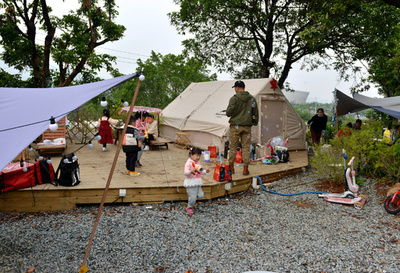 「プチぜいたく」も人気、中国で高まるキャンプ熱 異業種が続々参入