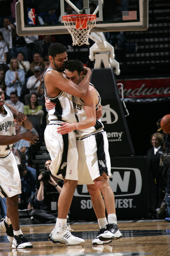 ＜06-07NBA＞スパーズ ダンカンの活躍でマジックを破り7連勝 - 米国
