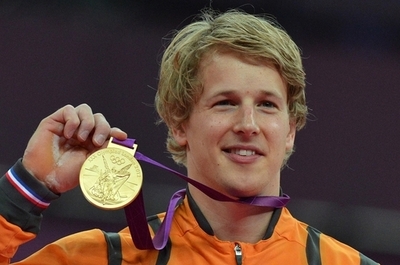 ゾンダーランドが鉄棒で金メダルを獲得