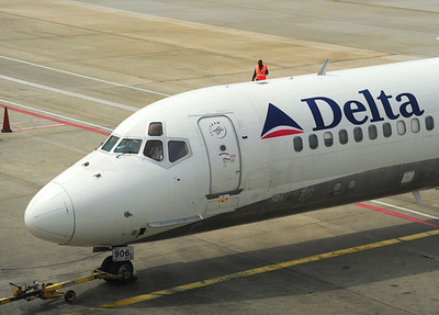 「ポン」という音の後に炎、乗客らが犯人を取り押さえる NW機爆破未遂事件