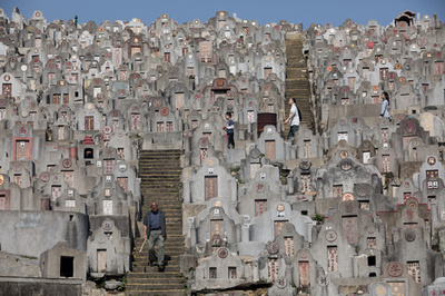 死者が地球の化学組成変える？ 研究