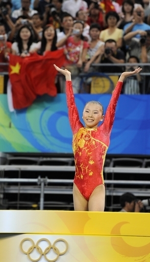 中国女子体操選手に年齢詐称疑惑、IOCが調査指示