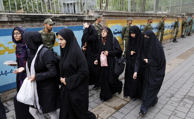 ダンス動画投稿の若者らを国営テレビが糾弾、ネットで猛反発 イラン