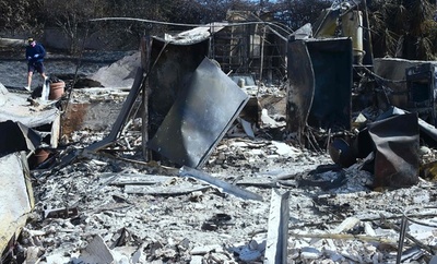 カリフォルニア森林火災、行方不明者100人余 鎮火・捜索活動続く